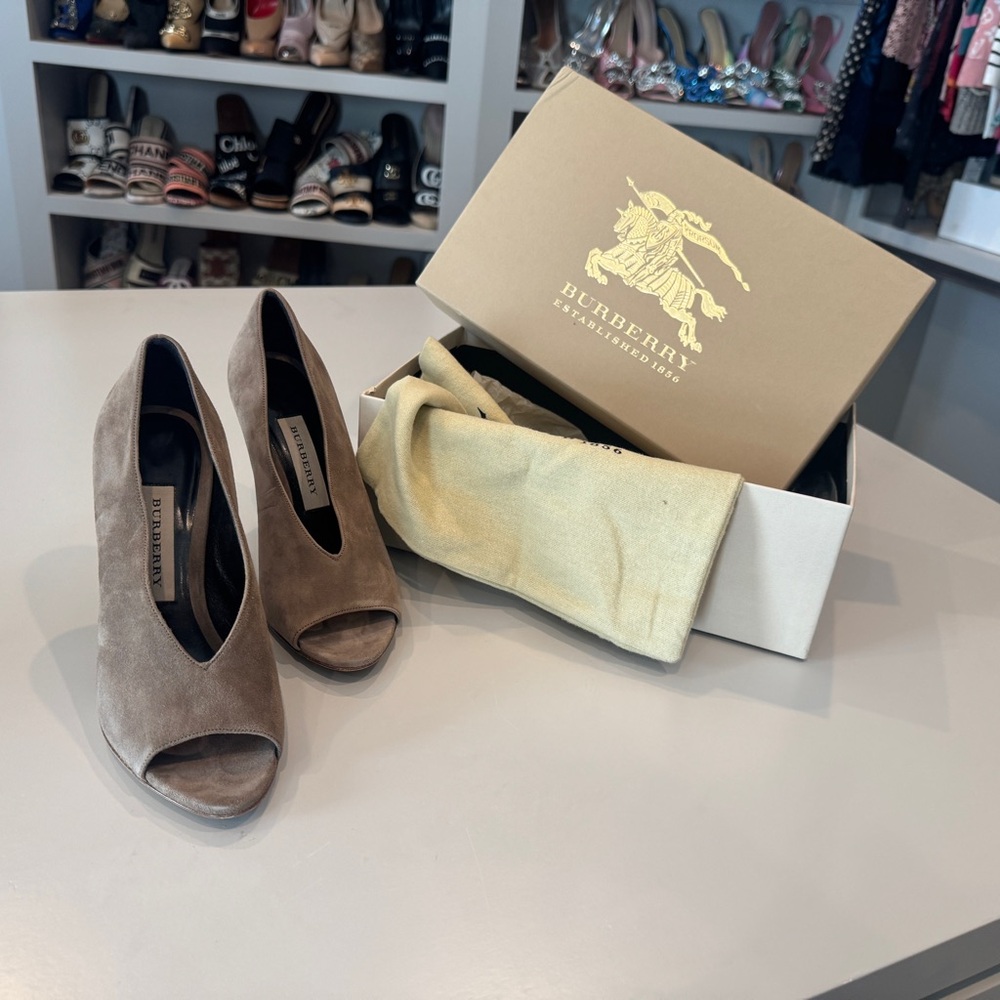 Burberry brand new tan high heel suede wedges size 37.5